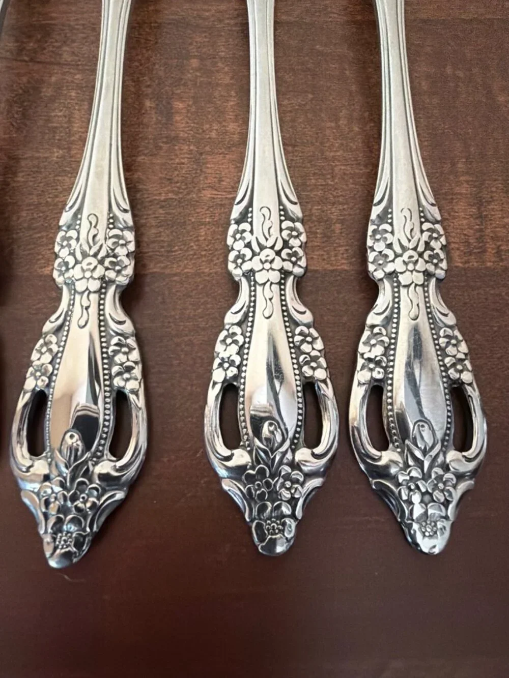 Set of 12 Oneida Distinction Deluxe HH Raphael Stainless Dinner Forks 7.25